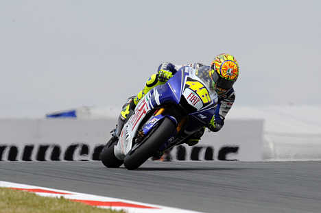Valentino Rossi genvandt sit forspring i MotoGP VM, da han kørte sin Fiat Yamaha ind på 2.pladsen i Tysklands Grand Prix på Sachsenring.